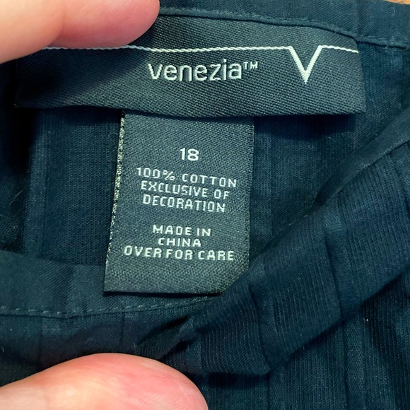 Venezia Black Skirt with Embroidered Flowers - Picture 4 of 8